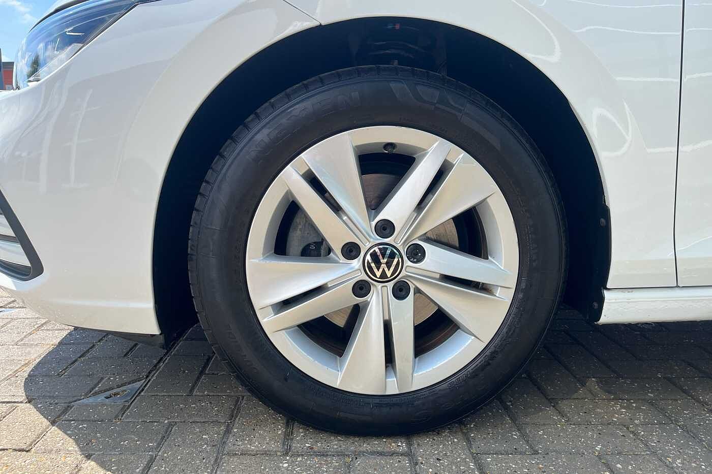 Volkswagen Golf MK8 Hatchback 5-Dr 1.5 TSI (130ps) Life EVO