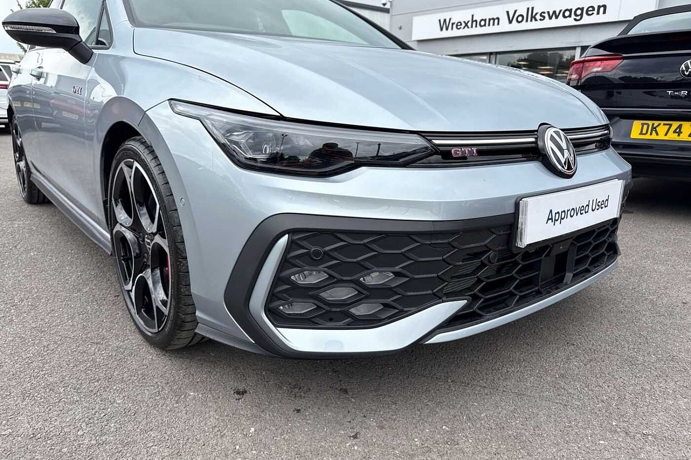 Volkswagen Golf 2.0 TSI 265 GTI DSG⭐DCC, Leather, Sunroof, trailer hitch, Black Pack, Head Up⭐