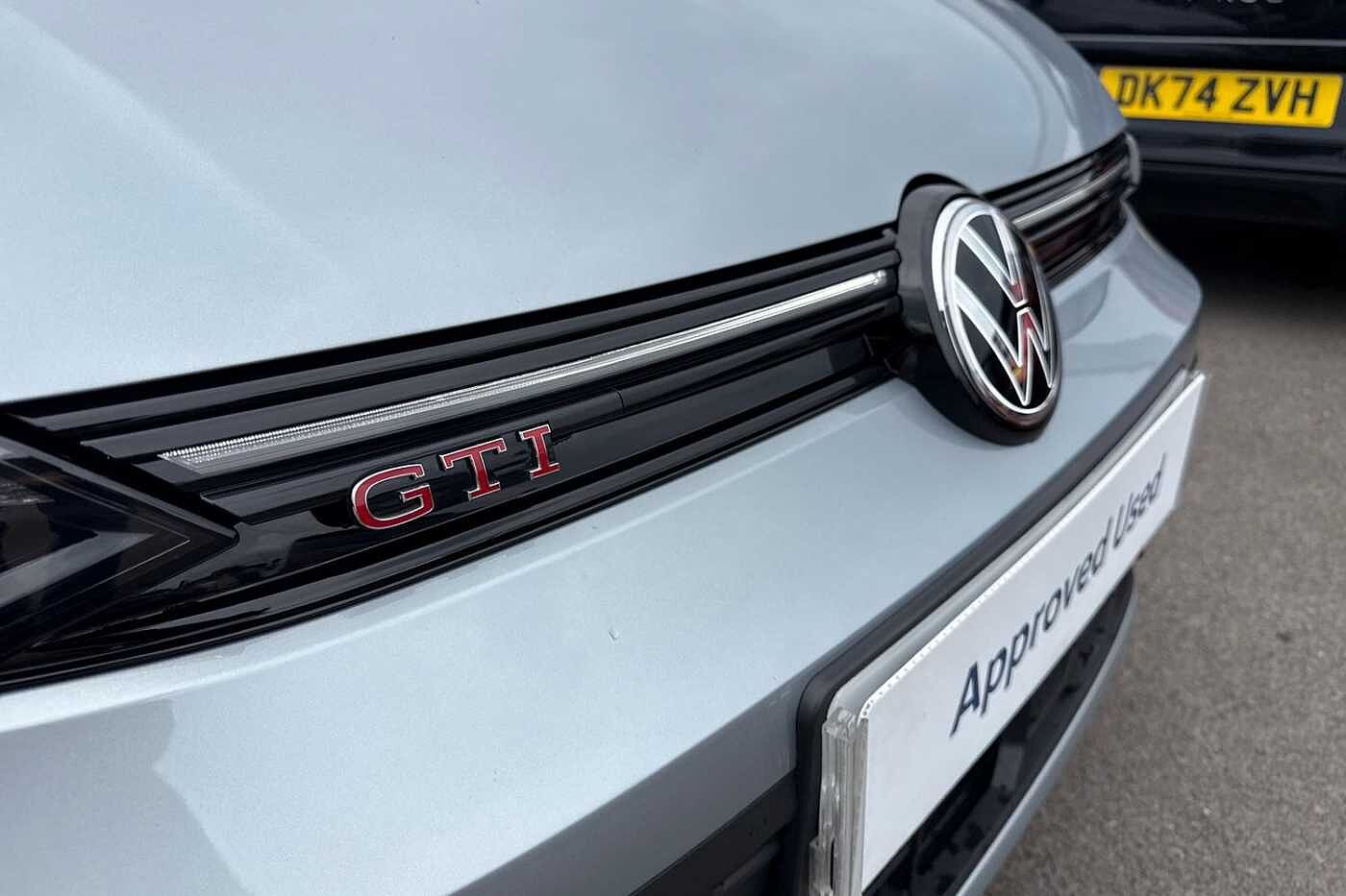 Volkswagen Golf 2.0 TSI 265 GTI DSG⭐DCC, Leather, Sunroof, trailer hitch, Black Pack, Head Up⭐