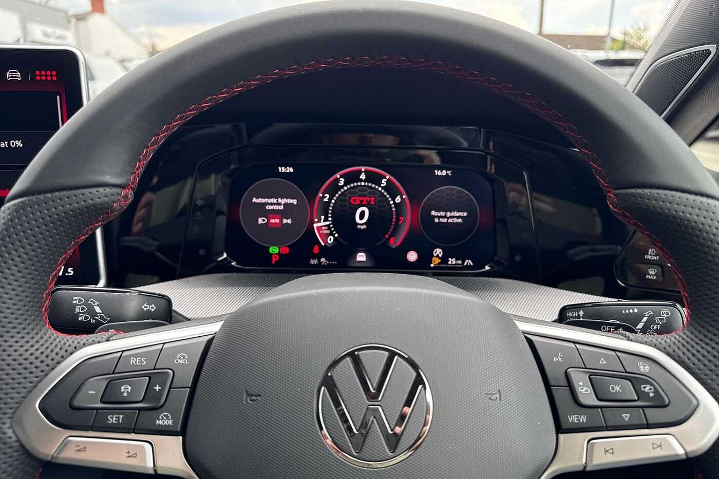 Volkswagen Golf 2.0 TSI 265 GTI DSG⭐DCC, Leather, Sunroof, trailer hitch, Black Pack, Head Up⭐