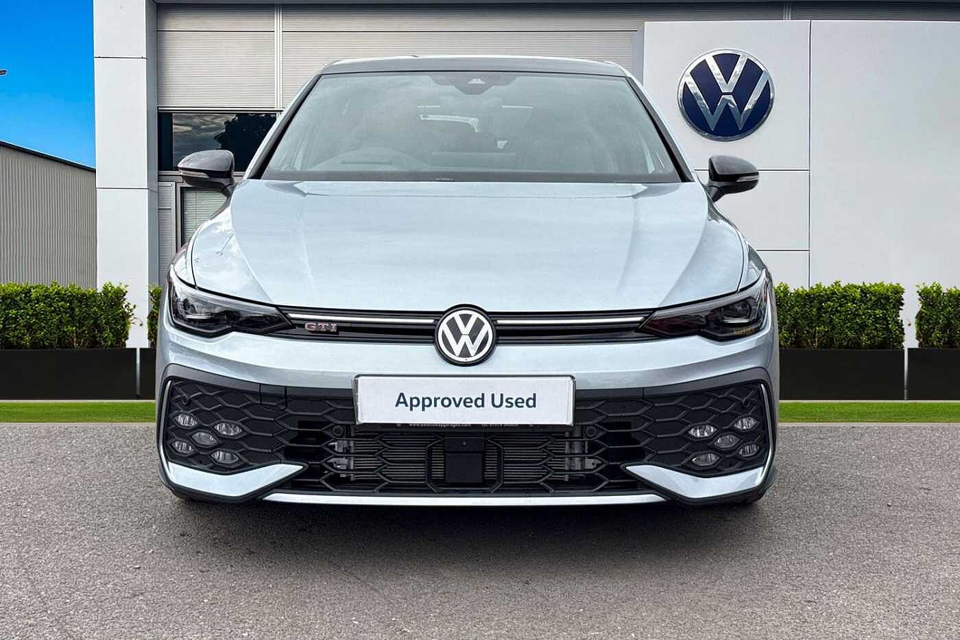 Volkswagen Golf 2.0 TSI 265 GTI DSG⭐DCC, Leather, Sunroof, trailer hitch, Black Pack, Head Up⭐