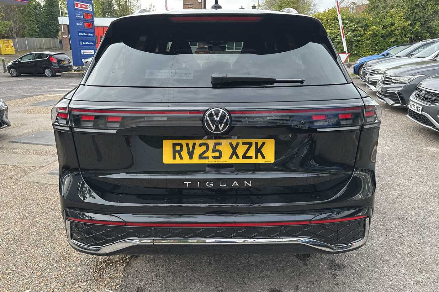 Volkswagen Tiguan 2.0TDI (150ps) R-Line DSG **WINTER PACK*CLIMATE WINDSCREEN**