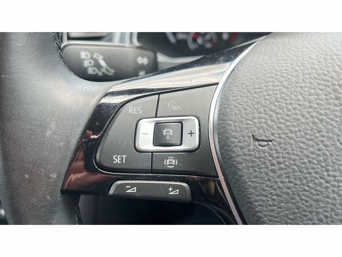 Volkswagen T-ROC 2017 1.0 TSI Active 110PS
