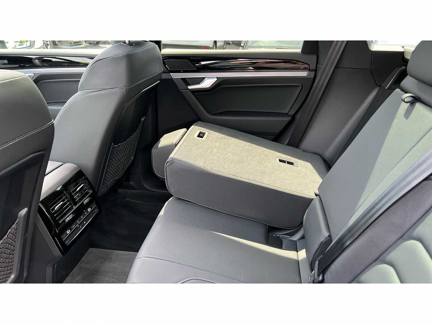 Volkswagen Touareg 3.0TDI (286ps) Black Edition 4Motion 5dr