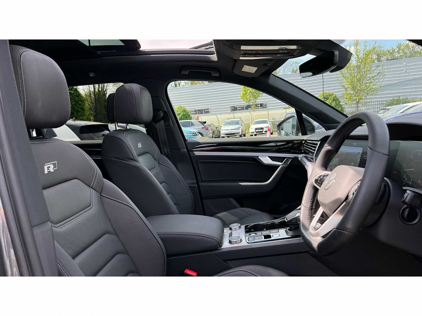 Volkswagen Touareg 3.0TDI (286ps) Black Edition 4Motion 5dr